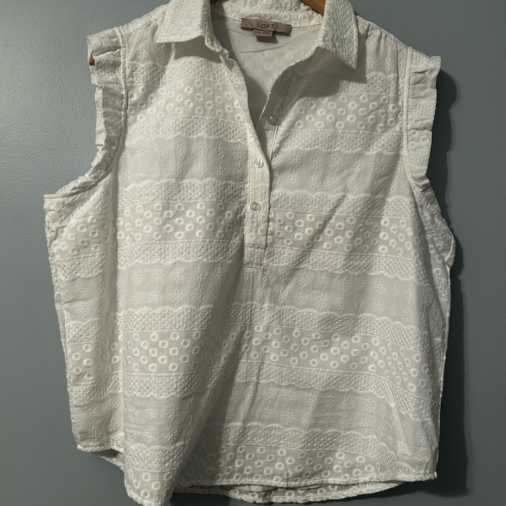 White top in size large. 100% Cotton. Never worn
